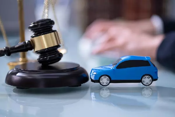 What to do in a car accident and why is it necessary to hire a lawyer